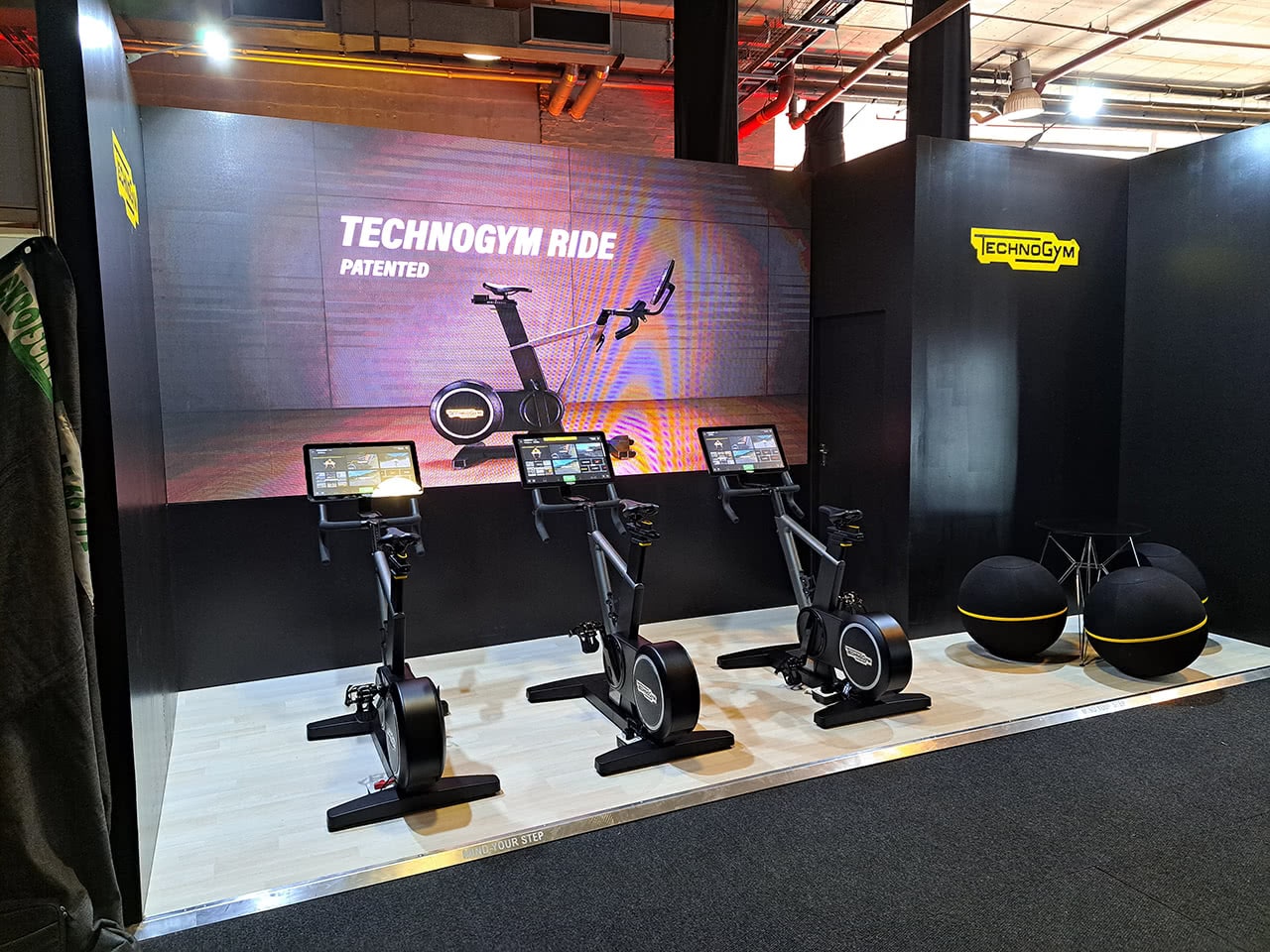 Exhibition Stands - Technology mat 94.7 2022